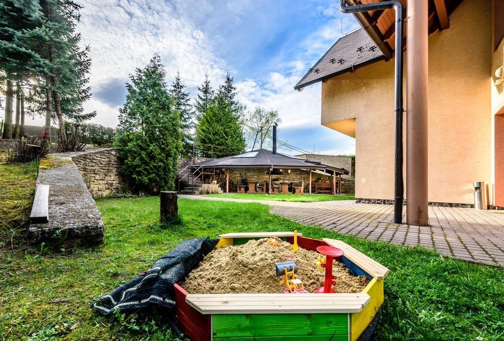 Bešeňová维拉米哈尔旅馆公寓 外观 照片